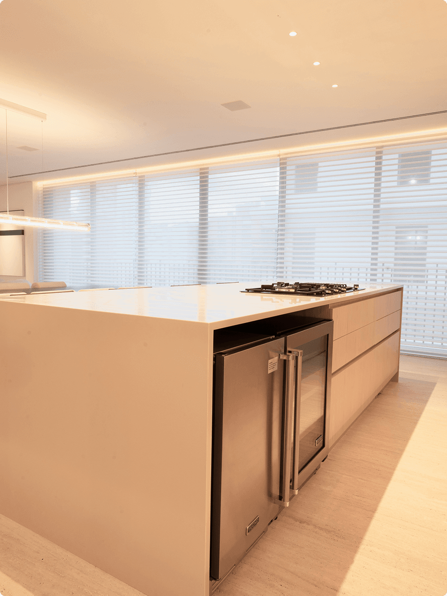 Ilha central com equipamentos