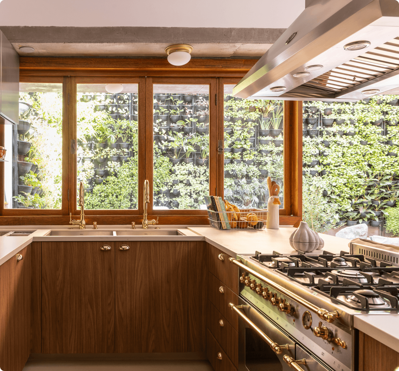 A casa de vila de Isa Scherer e Rodrigo Calazans