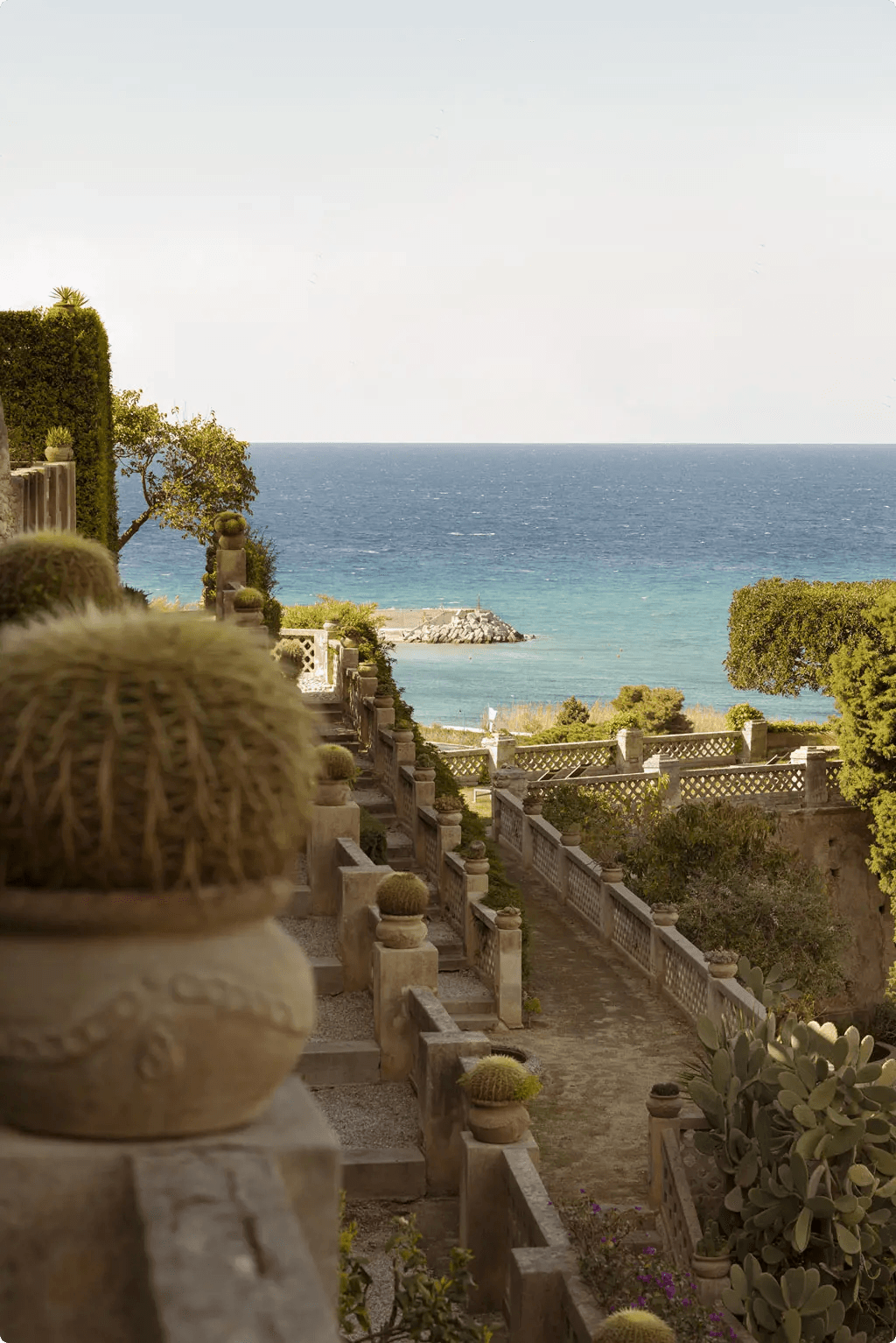 Foto de terras italianas banhadas pelo mediterrâneo