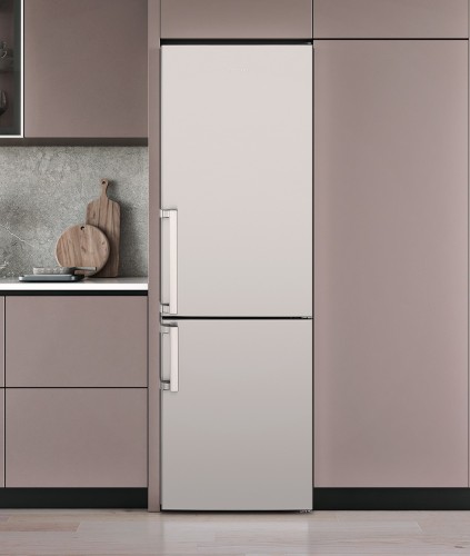Refrigerador de piso e de embutir Tecno TR32 BXDA com capacidade de 324 l..